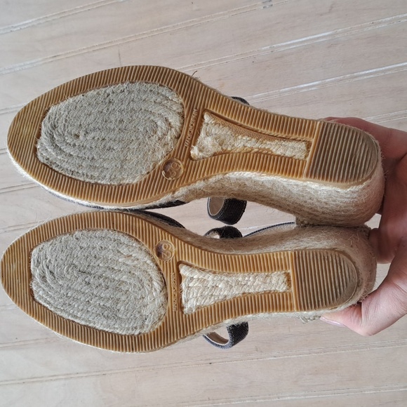 Bettye Muller Wedged Espadrille Canvas Cross Straps Boho Heel Sandals - Picture 8 of 10